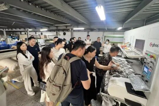 深入产业实地对接，尊龙抖圈 - 为du而生卖家现场达成合作采购金额近200万元(图1)